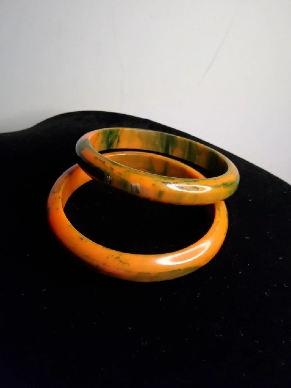 Vintage Bakelite Butterscotch And Green Swril Bangles. - Picture 3 of 8
